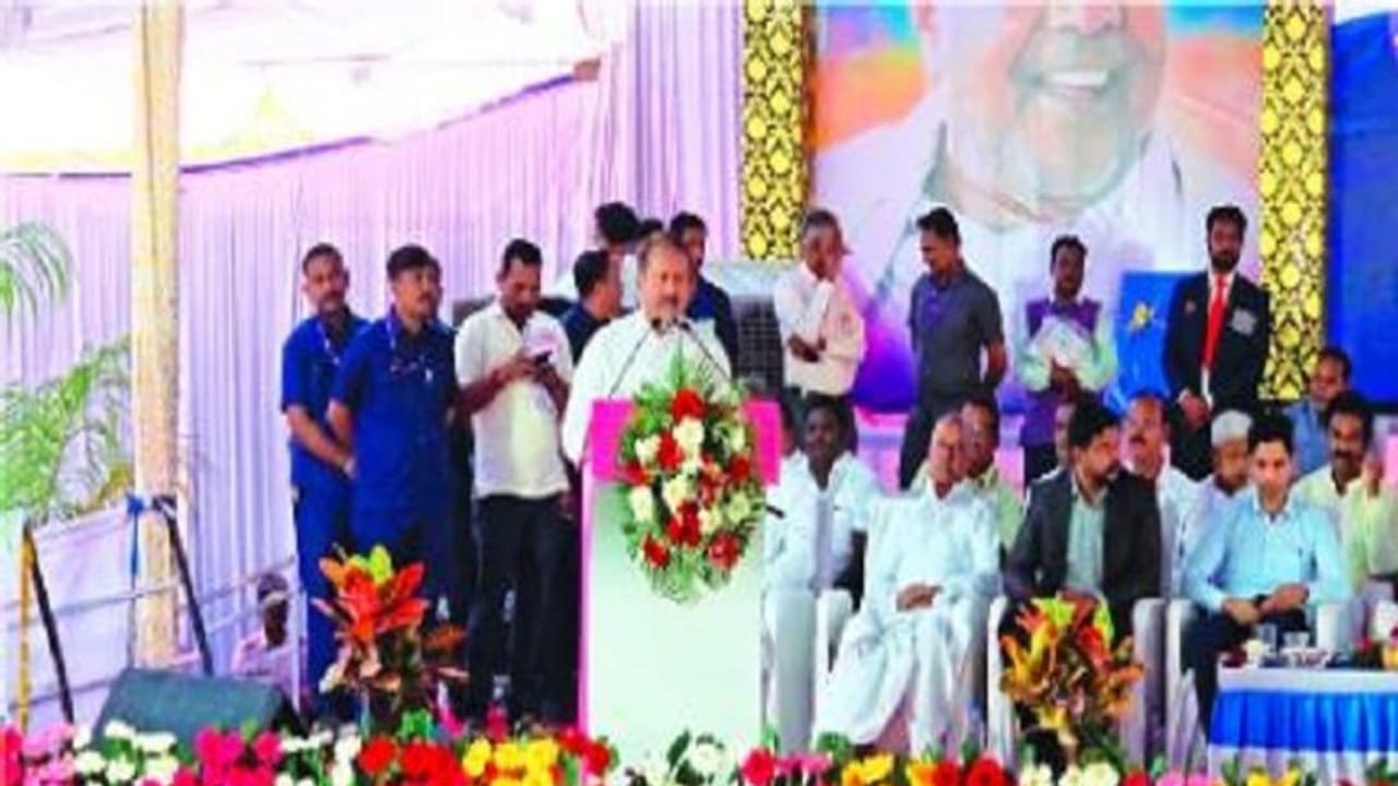 ಸಾವಿರಾರು ಕೋಟಿ ಸಾಲ ಮಾಡಿಟ್ಟಿದೆ ಬಿಜೆಪಿ ಸರ್ಕಾರ: ಶಾಸಕ ನಾಡಗೌಡ ಸಾವಿರಾರು ಕೋಟಿ ಸಾಲ ಮಾಡಿಟ್ಟಿದೆ ಬಿಜೆಪಿ ಸರ್ಕಾರ: ಶಾಸಕ ನಾಡಗೌಡ