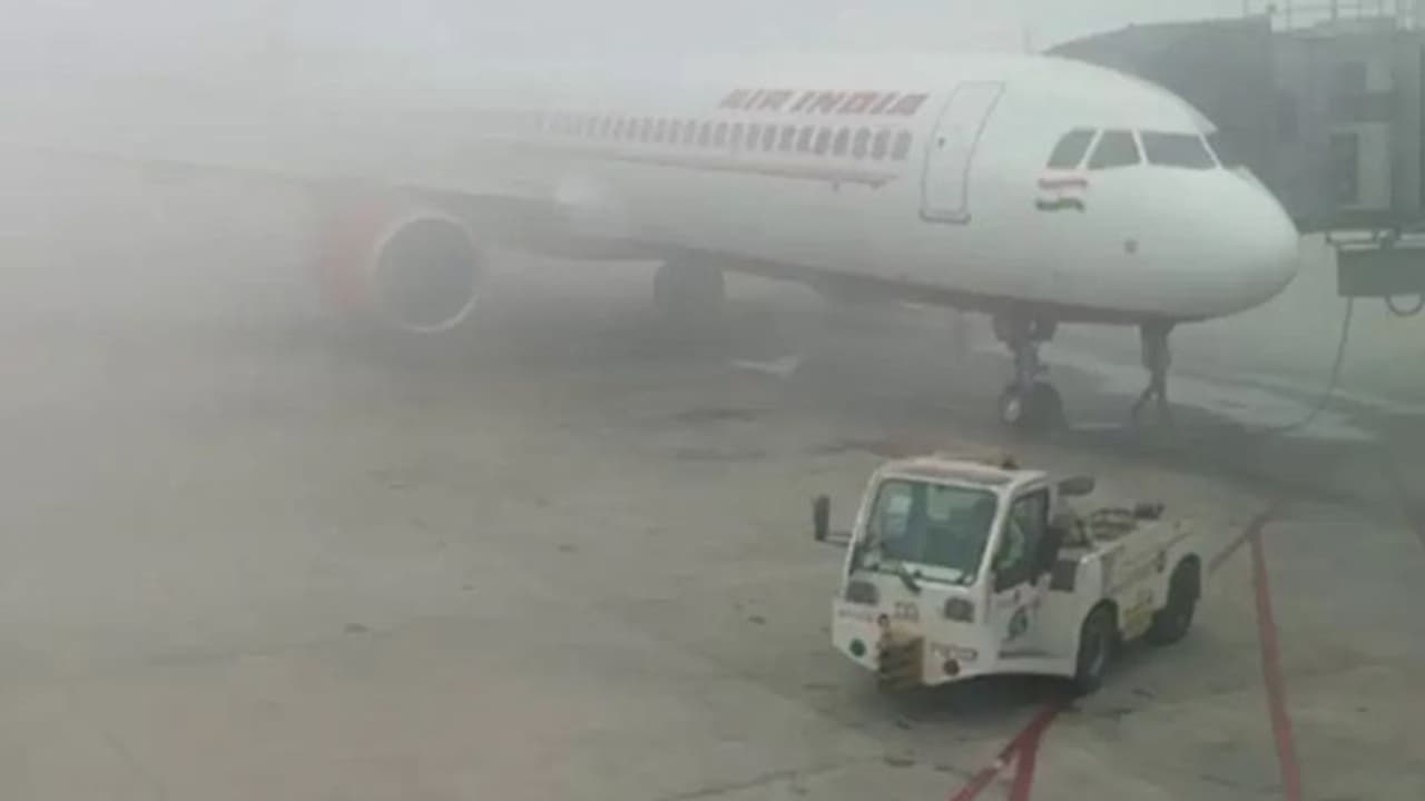 டெல்லி விமான நிலையம்.. ஓடுபாதையில் CAT III தொழில்நுட்பம் அமல்.. இதனால் என்ன நடக்கும்? முழு விவரம் இதோ! டெல்லி விமான நிலையம்.. ஓடுபாதையில் CAT III தொழில்நுட்பம் அமல்.. இதனால் என்ன நடக்கும்? முழு விவரம் இதோ!