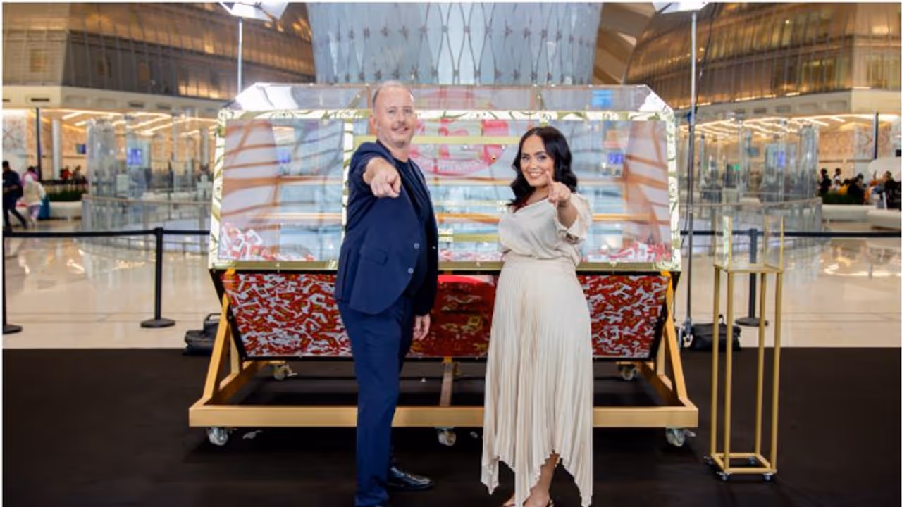 ബമ്പറടിച്ചത് മലയാളിക്ക്; ബിഗ് ടിക്കറ്റില് 33 കോടിയുടെ ഗ്രാന്ഡ് പ്രൈസ് സ്വന്തമാക്കി പ്രവാസി ബമ്പറടിച്ചത് മലയാളിക്ക്; ബിഗ് ടിക്കറ്റില് 33 കോടിയുടെ ഗ്രാന്ഡ് പ്രൈസ് സ്വന്തമാക്കി പ്രവാസി