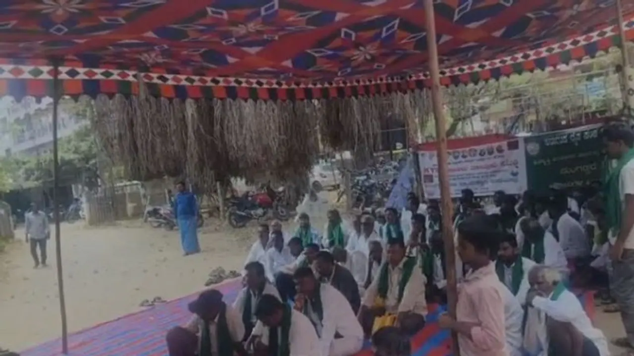 ಚಿಕ್ಕಮಗಳೂರು: ಅತಿವೃಷ್ಠಿ ಹಣದಲ್ಲಿ ಅವ್ಯವಹಾರ, ಅಧಿಕಾರಿಗಳ ವಿರುದ್ಧ ಅನ್ನದಾತರ ಆಕ್ರೋಶ ಚಿಕ್ಕಮಗಳೂರು: ಅತಿವೃಷ್ಠಿ ಹಣದಲ್ಲಿ ಅವ್ಯವಹಾರ, ಅಧಿಕಾರಿಗಳ ವಿರುದ್ಧ ಅನ್ನದಾತರ ಆಕ್ರೋಶ