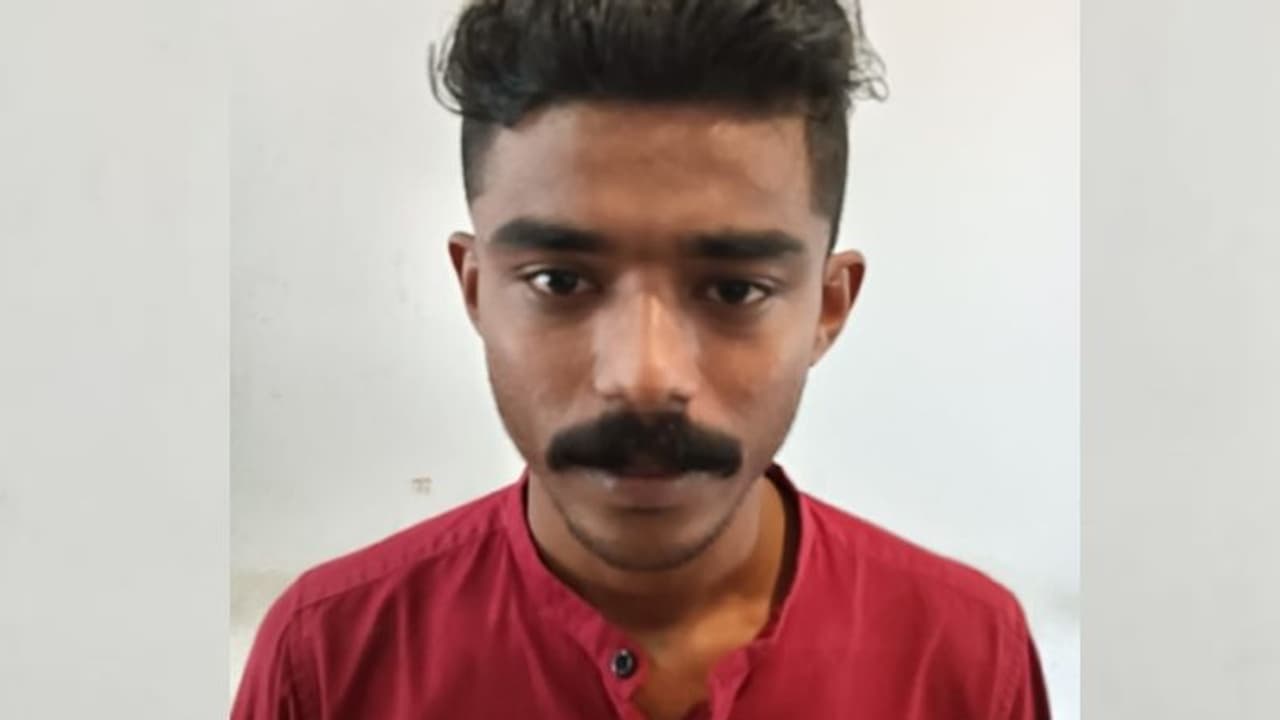 കെഎസ്ആർടിസി ബസ് ഡ്രൈവറെ ആക്രമിച്ച കേസ്; ഒളിവിലായിരുന്ന ഒരാൾ കൂടി പിടിയില് കെഎസ്ആർടിസി ബസ് ഡ്രൈവറെ ആക്രമിച്ച കേസ്; ഒളിവിലായിരുന്ന ഒരാൾ കൂടി പിടിയില്