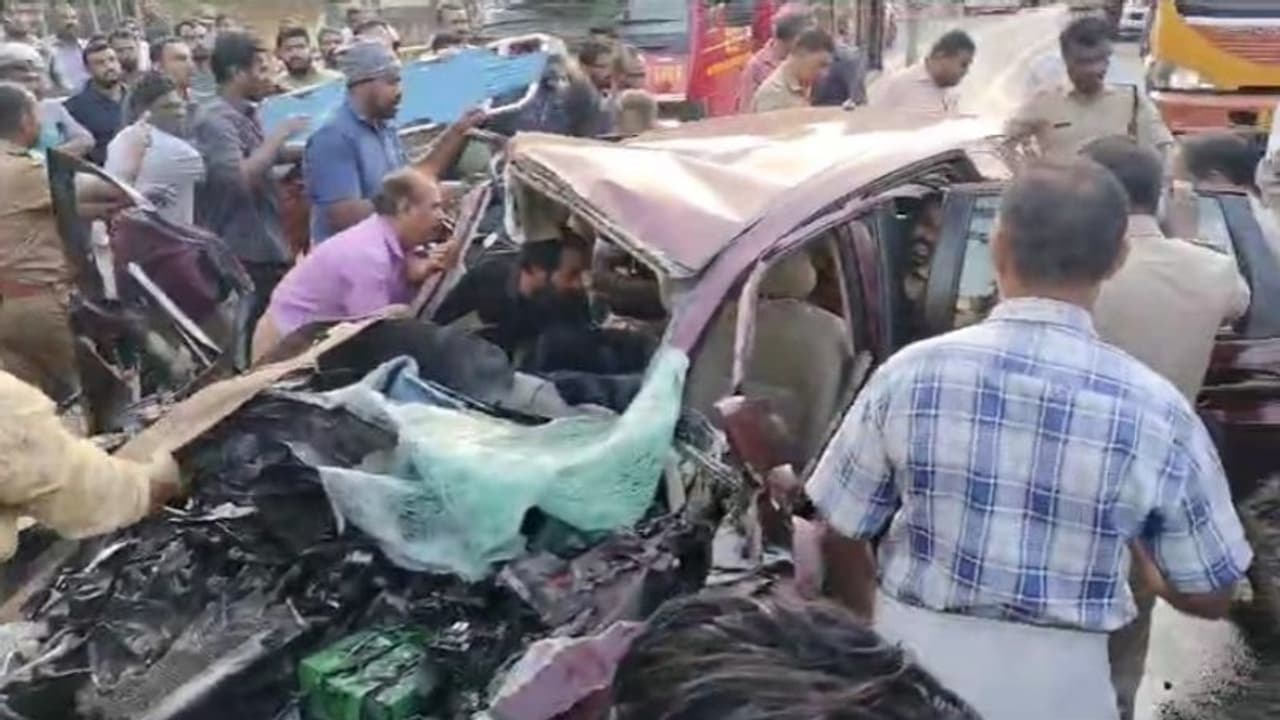 എംസി റോഡിൽ കെഎസ്ആർടിസി ബസും കാറും കൂട്ടിയിടിച്ച് അപകടം; ഒരാൾ മരിച്ചു, 2 പേർക്ക് ഗുരുതര പരിക്ക്