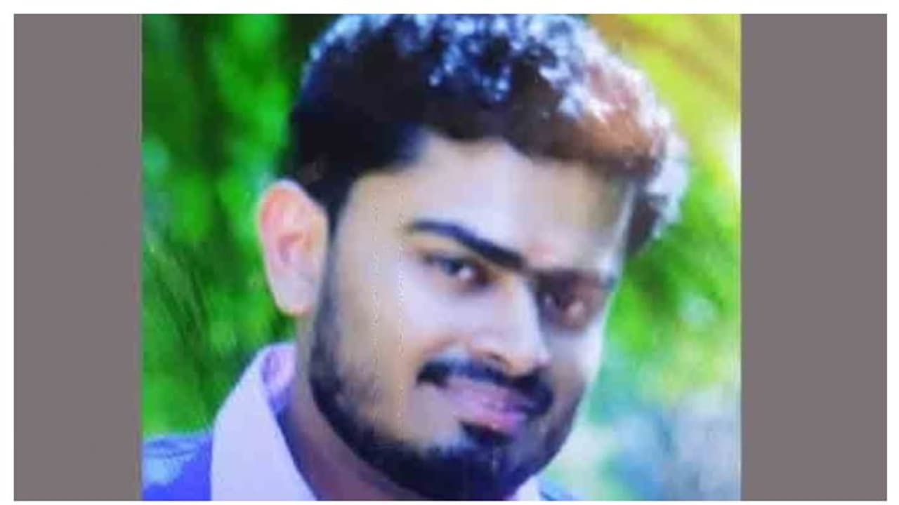 70 ലക്ഷം രൂപ ലോട്ടറിയടിച്ച് യുവാവിനെ തൂങ്ങിമരിച്ച നിലയിൽ കണ്ടെത്തി 70 ലക്ഷം രൂപ ലോട്ടറിയടിച്ച് യുവാവിനെ തൂങ്ങിമരിച്ച നിലയിൽ കണ്ടെത്തി