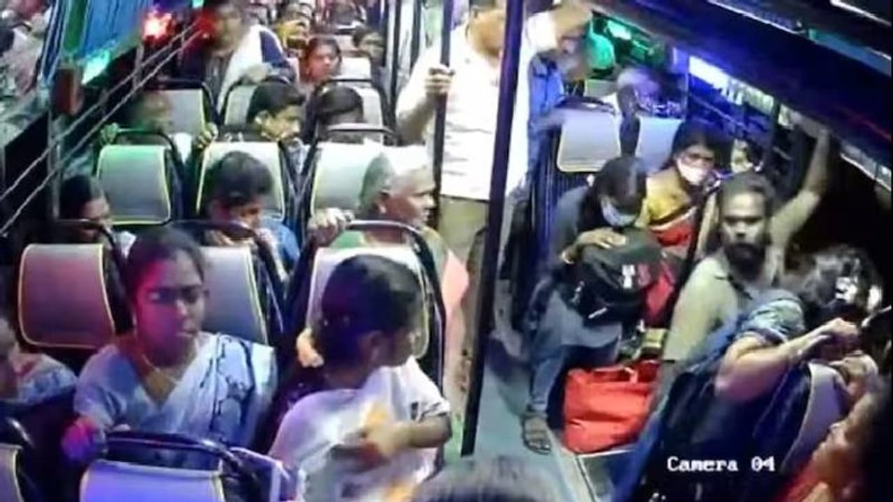 കയ്യടിക്കെടാ; ഓടുന്ന ബസിൽ നിന്നും വീഴുന്ന യുവതി, നൊടിയിടയിൽ കണ്ടക്ടറുടെ ആക്ഷൻ, വീഡിയോ വൈറല്‍