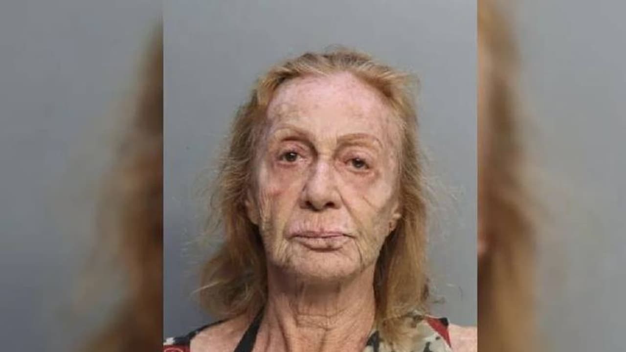 കാന്താരി തന്നെ; 60 കൊല്ലം മുമ്പത്തെ കാമുകി പോസ്റ്റ്‍കാർഡയച്ചു, ഭർത്താവിനെ കൊല്ലാൻ ശ്രമിച്ച് 71 കാരി