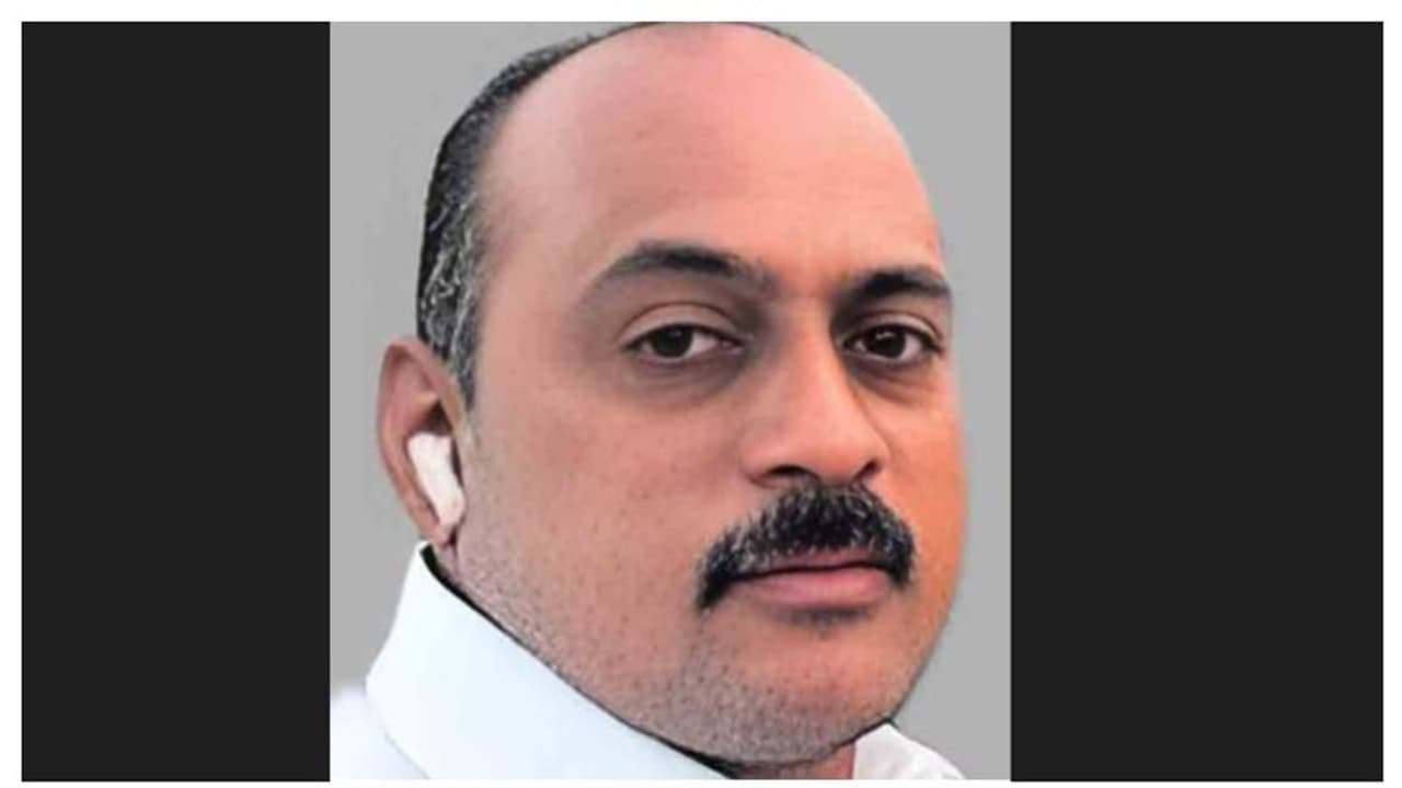 ബൈക്കിലെത്തി സ്ത്രീകളുടെ സ്വർണമാല പൊട്ടിച്ചു, ഹെഡ് കോൺസ്റ്റബിൾ പിടിയിൽ, ഏഴരപ്പവൻ കണ്ടെടുത്തു