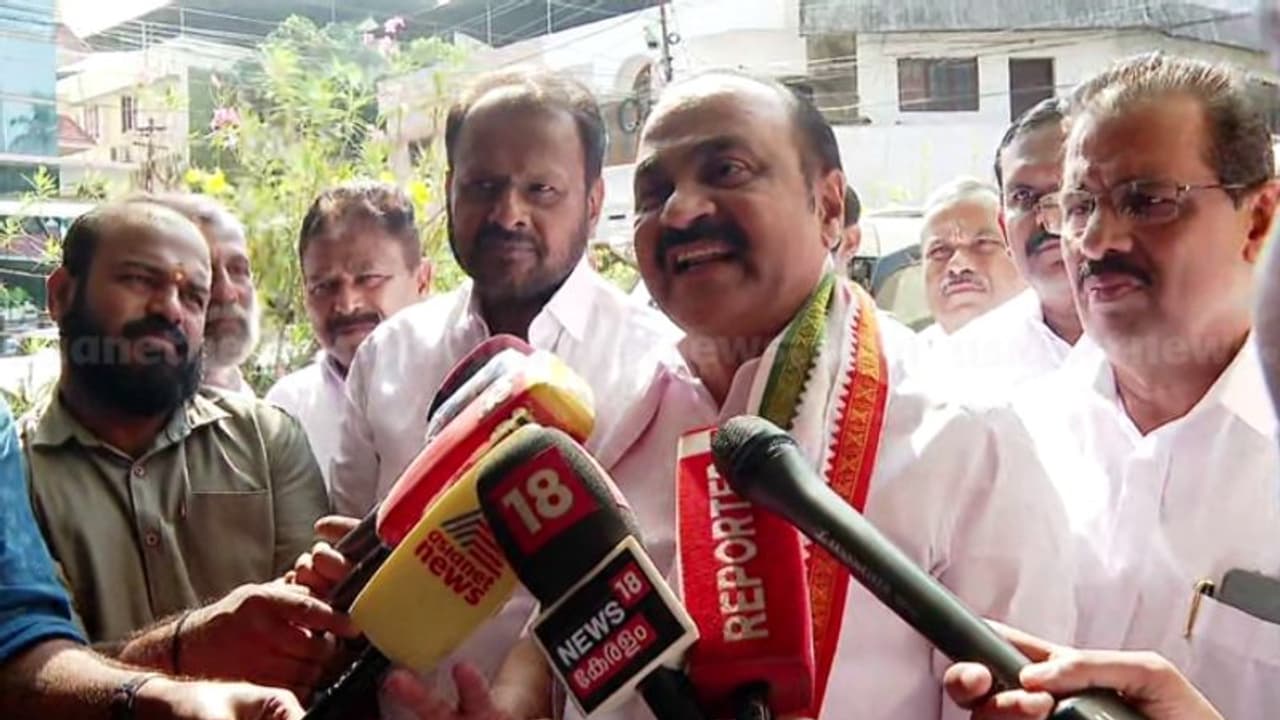 സാദിഖലി തങ്ങളുടെ പ്രസംഗം രാമക്ഷേത്ര വിഷയത്തിൽ സംഘര്ഷം ഒഴിവാക്കാനുള്ള ശ്രമം: പിന്തുണച്ച് വിഡി സതീശൻ സാദിഖലി തങ്ങളുടെ പ്രസംഗം രാമക്ഷേത്ര വിഷയത്തിൽ സംഘര്ഷം ഒഴിവാക്കാനുള്ള ശ്രമം: പിന്തുണച്ച് വിഡി സതീശൻ