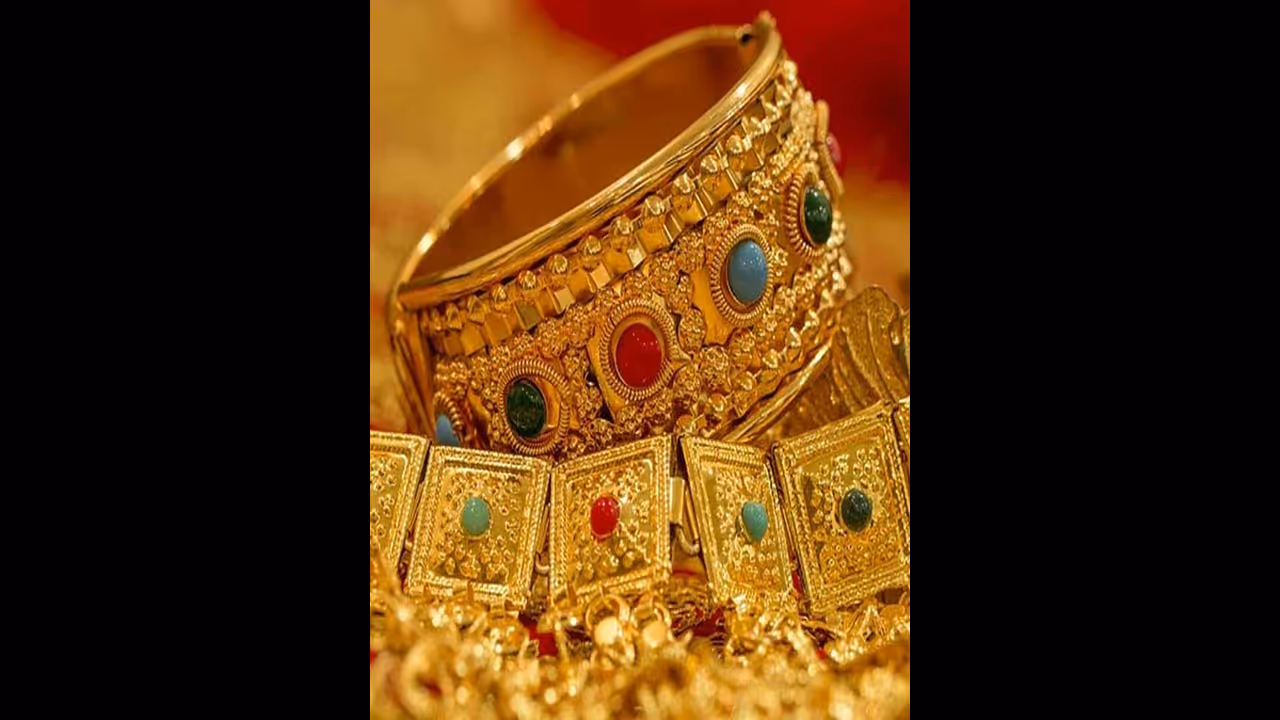 కలిసొస్తున్న బంగారం ధరలు.. కొనేవారికి మంచి ఛాన్స్.. ఇవాళ్టి పసిడి, వెండి ధరలు ఇవే.. కలిసొస్తున్న బంగారం ధరలు.. కొనేవారికి మంచి ఛాన్స్.. ఇవాళ్టి పసిడి, వెండి ధరలు ఇవే..