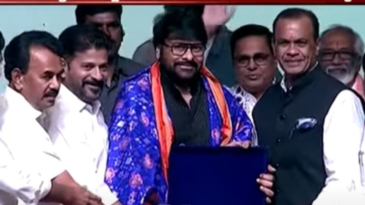 చిరంజీవికి తెలంగాణ ప్రభుత్వం ఘన సత్కారం.. నంది అవార్డులు ఇవ్వనందుకు బాధగా ఉందని వెల్లడి.. చిరంజీవికి తెలంగాణ ప్రభుత్వం ఘన సత్కారం.. నంది అవార్డులు ఇవ్వనందుకు బాధగా ఉందని వెల్లడి..