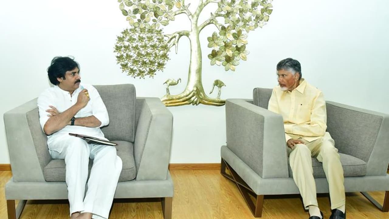 tdp janasena alliance : సీట్ల సర్దుబాటుపై కీలక భేటీ .. 28కి చంద్రబాబు ఓకే, 45 కావాల్సిందేనంటూ పవన్ పట్టు tdp janasena alliance : సీట్ల సర్దుబాటుపై కీలక భేటీ .. 28కి చంద్రబాబు ఓకే, 45 కావాల్సిందేనంటూ పవన్ పట్టు