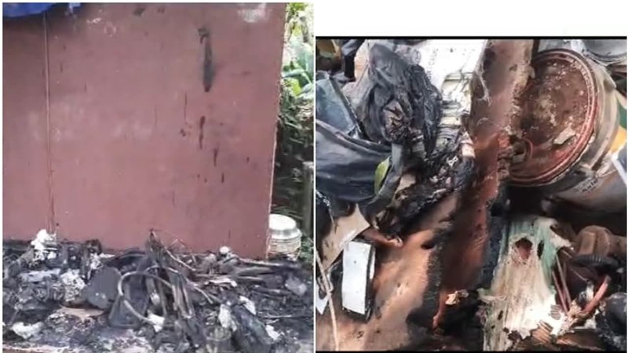 ഇതെന്ത് വിവാഹാഘോഷം! എല്ലാം അതിരുകടന്നു, കത്തിച്ച പടക്കം വീണ് അയൽവാസിയുടെ വീട്ടിൽ തീപിടിത്തം ഇതെന്ത് വിവാഹാഘോഷം! എല്ലാം അതിരുകടന്നു, കത്തിച്ച പടക്കം വീണ് അയൽവാസിയുടെ വീട്ടിൽ തീപിടിത്തം