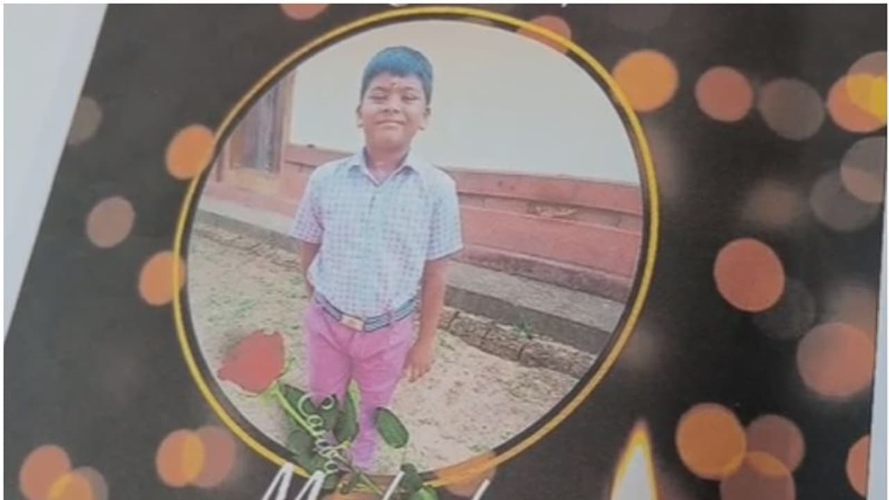 ചിക്കൻപോക്സ് ബാധിച്ച് ചികിത്സയിലായിരുന്നു 11 വയസുകാരൻ മരിച്ചു, ചികിത്സാ പിഴവെന്ന് ആരോപണം ചിക്കൻപോക്സ് ബാധിച്ച് ചികിത്സയിലായിരുന്നു 11 വയസുകാരൻ മരിച്ചു, ചികിത്സാ പിഴവെന്ന് ആരോപണം