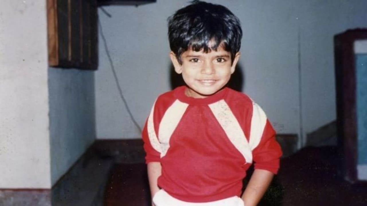 ഒന്ന് സൂക്ഷിച്ച് നോക്കിയെ..; ഈ സ്മാർട്ട് ആൻഡ് കൂൾ കുട്ടി ആരെന്ന് പിടികിട്ടിയോ ? 