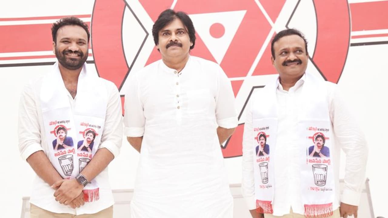 జనసేనలో చేరిన వైసీపీ ఎంపీ బాలశౌరీ .. పారిపోవడానికి ‘‘ సిద్ధమా ’’ అంటూ జగన్‌పై సెటైర్లు