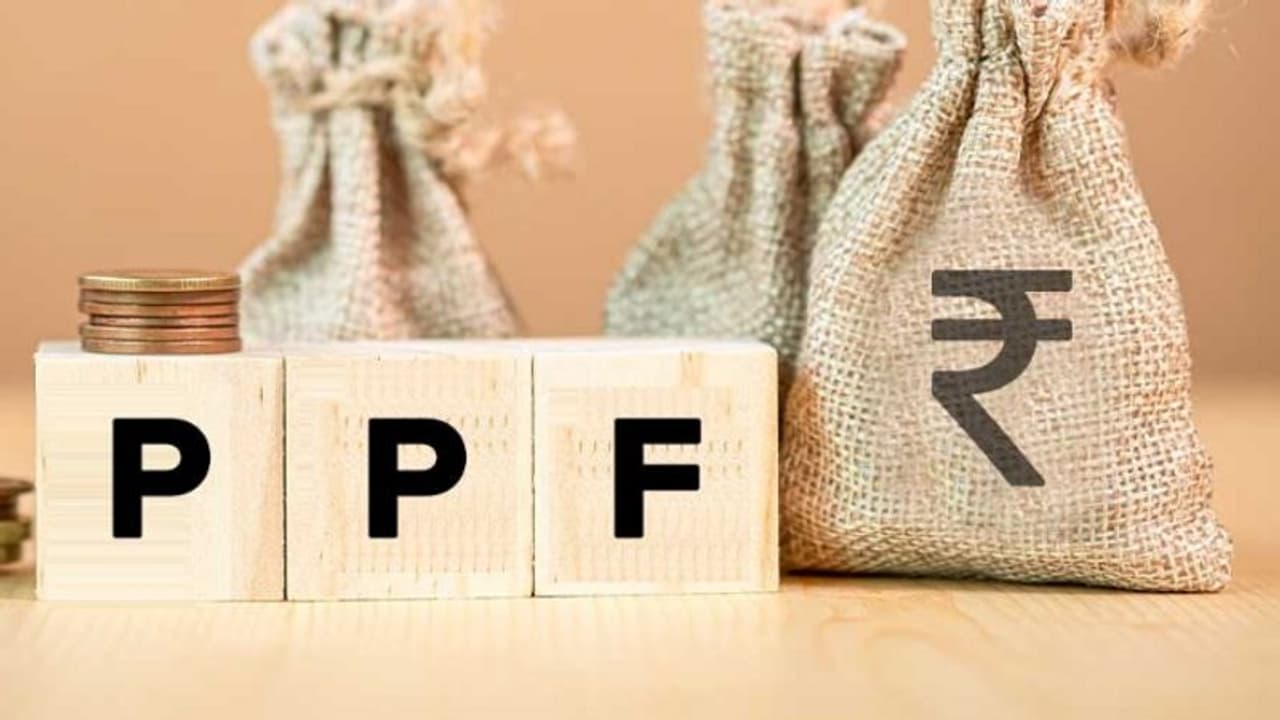 പിപിഎഫ് നിക്ഷേപകർ നിരാശയിൽ, പലിശ വെറും 7.1 ശതമാനം, മുൻപ് കിട്ടിയിരുന്നത് 12 ശതമാനം വരെ പിപിഎഫ് നിക്ഷേപകർ നിരാശയിൽ, പലിശ വെറും 7.1 ശതമാനം, മുൻപ് കിട്ടിയിരുന്നത് 12 ശതമാനം വരെ