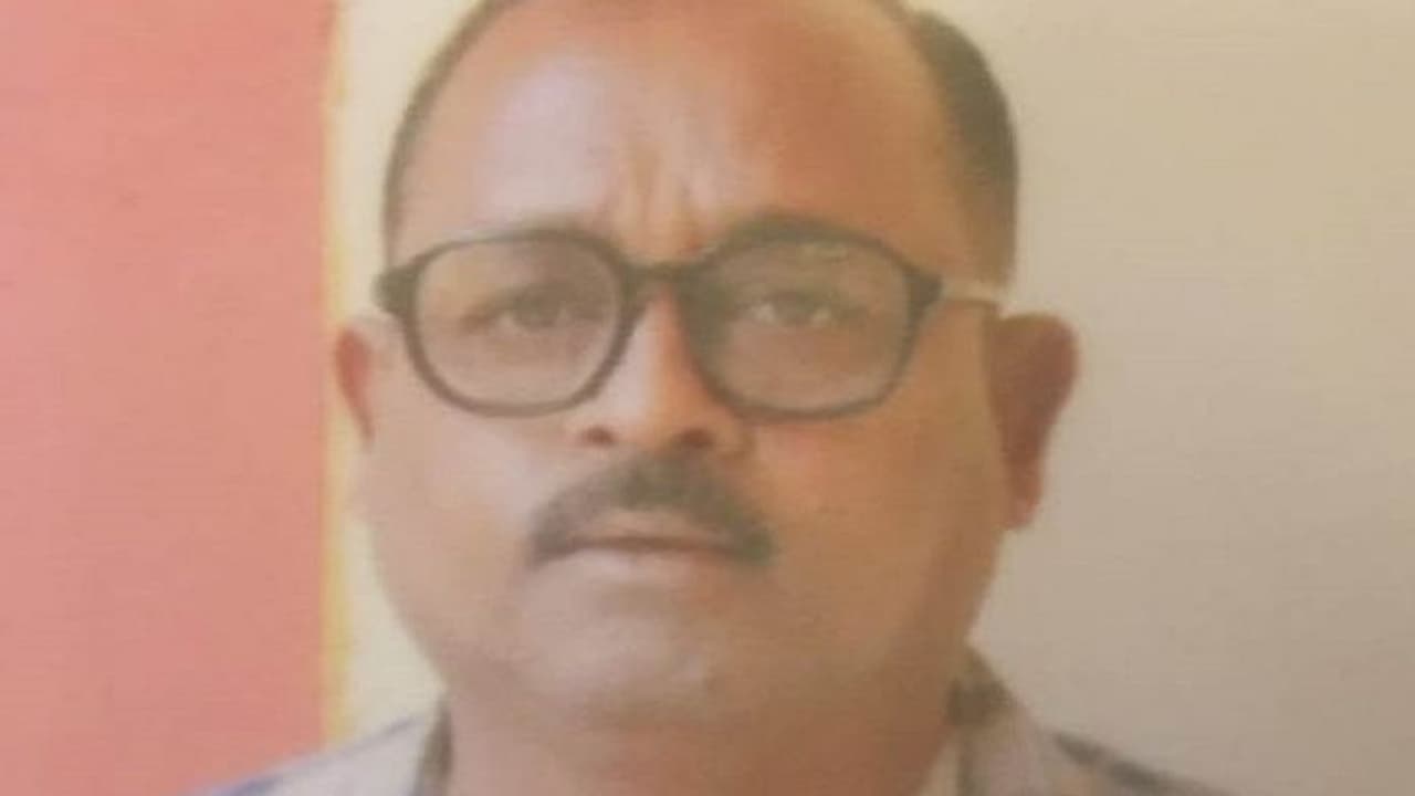 ಬೆಳಗಾವಿ: ಲೋಕಾಯುಕ್ತ ಬಲೆಗೆ ಬಿದ್ದ ಭ್ರಷ್ಟ ಪಿಡಿಒ ಬೆಳಗಾವಿ: ಲೋಕಾಯುಕ್ತ ಬಲೆಗೆ ಬಿದ್ದ ಭ್ರಷ್ಟ ಪಿಡಿಒ