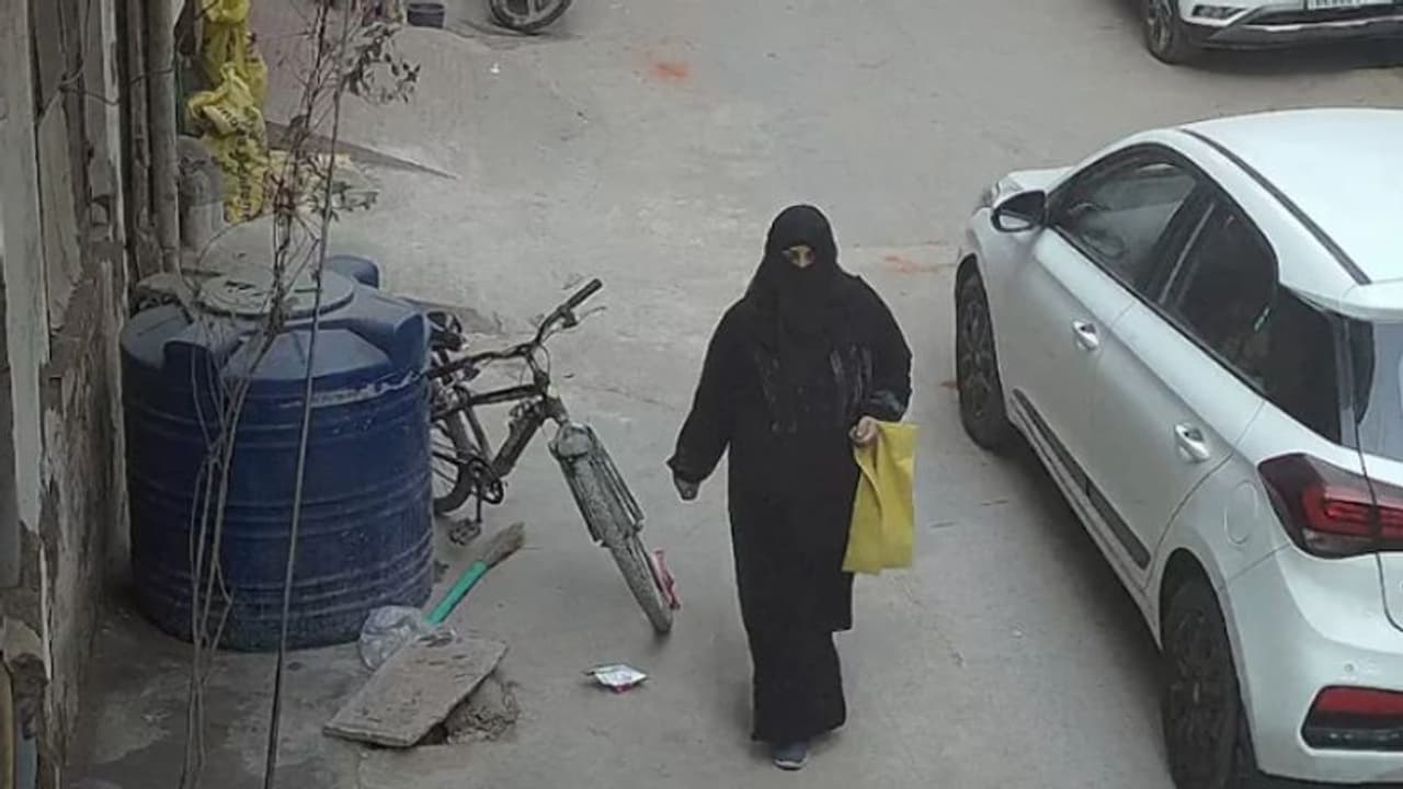 'ബുർഖ ധരിച്ച് 31കാരി സ്വന്തം വീട്ടിലെത്തിയത് ഒറ്റ കാര്യത്തിന്', മകളെ തിരിച്ചറിഞ്ഞതോടെ ഞെട്ടി മാതാവ്, അറസ്റ്റ്