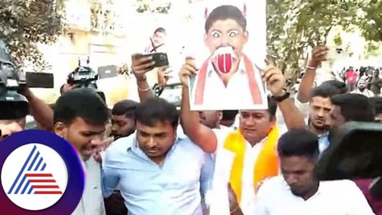 ‘ಪ್ರತ್ಯೇಕ ರಾಷ್ಟ್ರ’ ಭಾರೀ ವಿರೋಧ ಬೆನ್ನಲ್ಲೇ ಯೂಟರ್ನ್ ಹೊಡೆದ್ರಾ ಸಂಸದ? ಡಿಕೆ ಸುರೇಶ್ ಹೇಳಿದ್ದೇನು? ‘ಪ್ರತ್ಯೇಕ ರಾಷ್ಟ್ರ’ ಭಾರೀ ವಿರೋಧ ಬೆನ್ನಲ್ಲೇ ಯೂಟರ್ನ್ ಹೊಡೆದ್ರಾ ಸಂಸದ? ಡಿಕೆ ಸುರೇಶ್ ಹೇಳಿದ್ದೇನು?