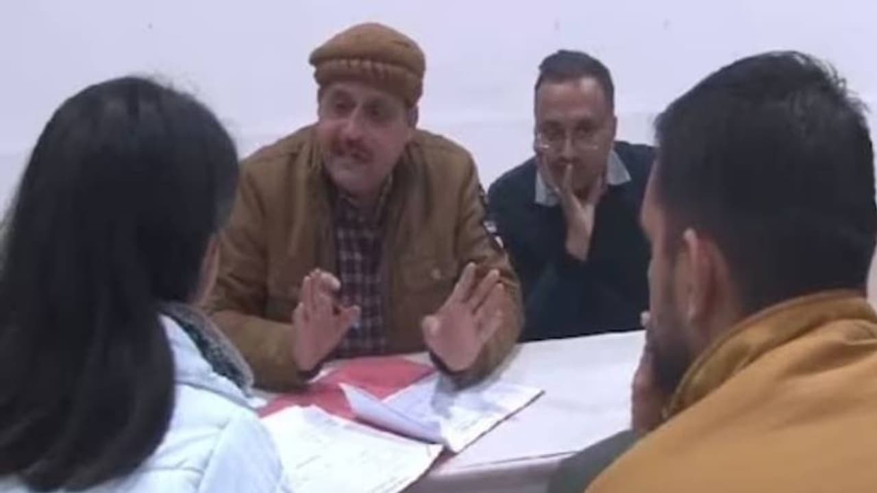 ഭാര്യ നഗരത്തിൽ പ്രശസ്ത, തനിക്കതിഷ്ടമല്ല, വിവാഹമോചനം വേണമെന്ന് ഭർത്താവ് ഭാര്യ നഗരത്തിൽ പ്രശസ്ത, തനിക്കതിഷ്ടമല്ല, വിവാഹമോചനം വേണമെന്ന് ഭർത്താവ്