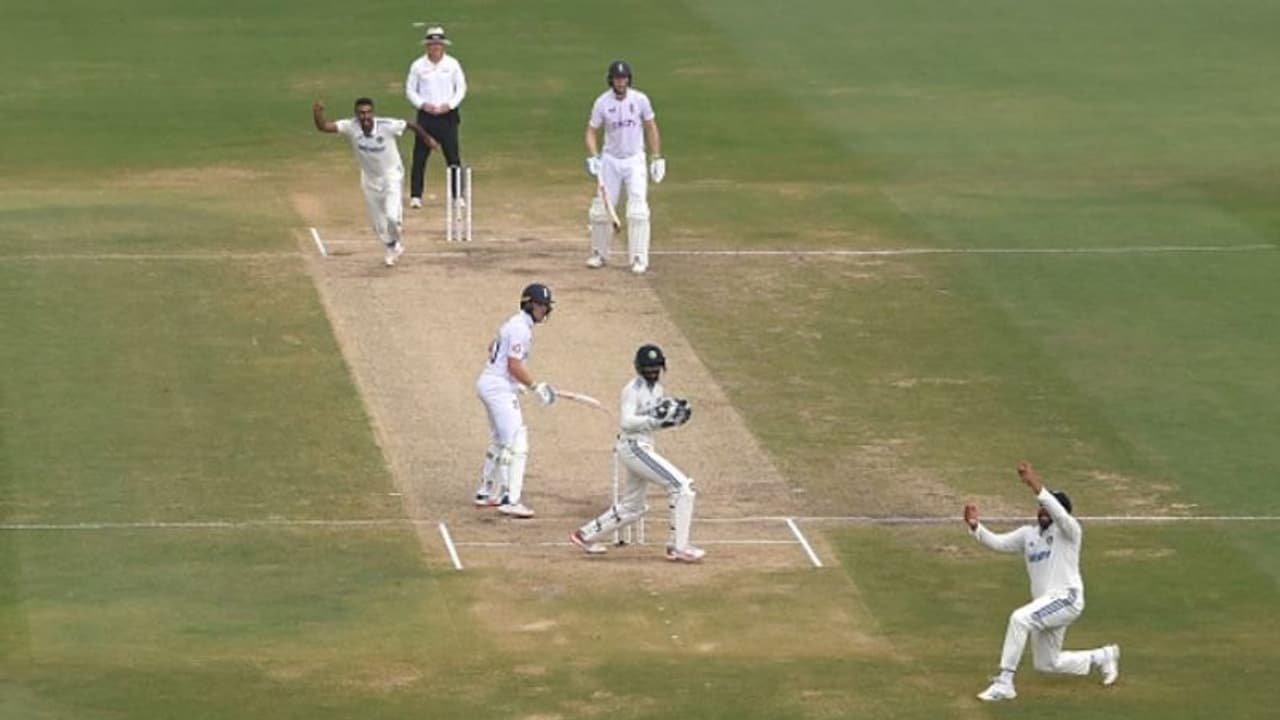 అద్భుత‌మైన క్యాచ్ ప‌ట్టిన రోహిత్ శ‌ర్మ‌.. బ్యాట్స్‌మన్ షాక్.. అశ్విన్ ఆశ్చర్యం !