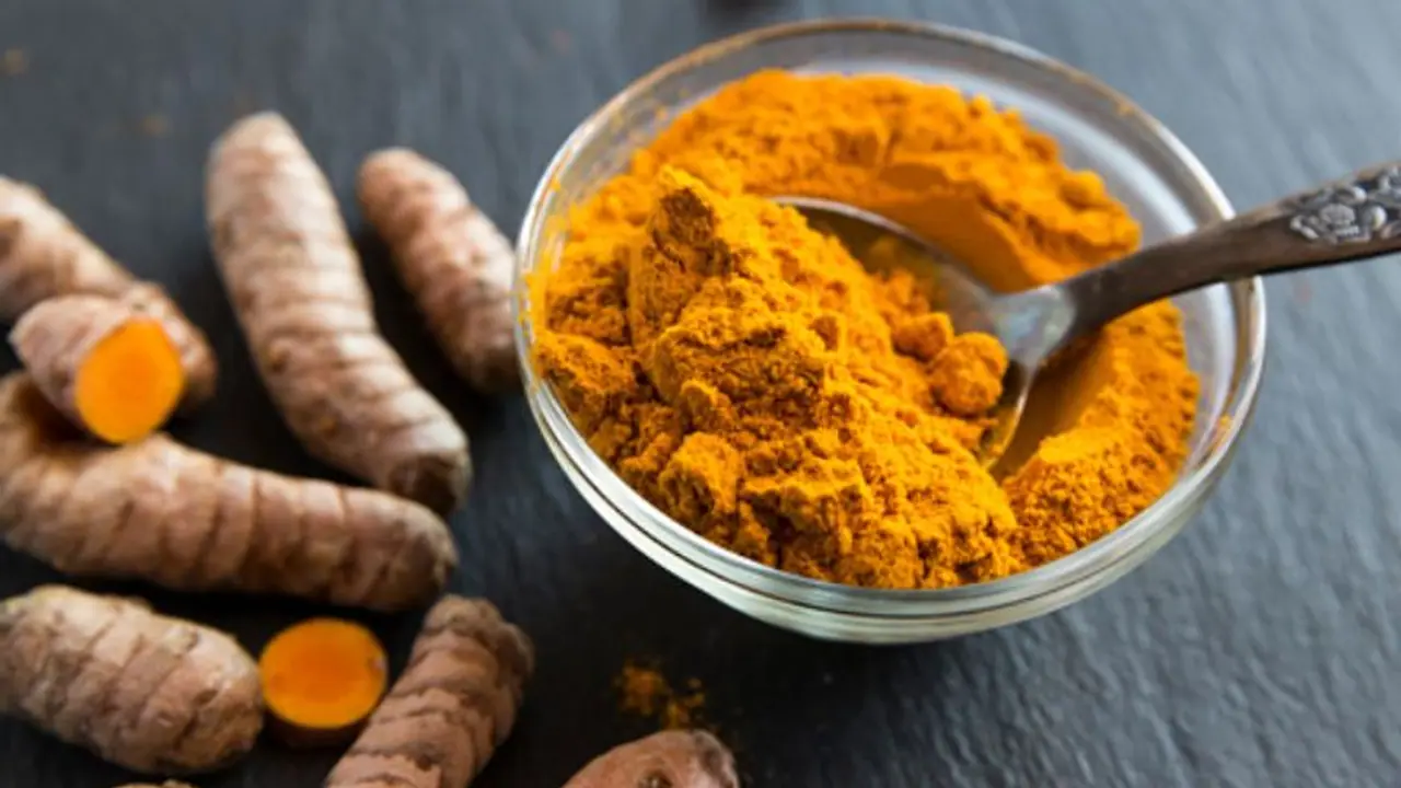 Health Tips: ദിവസവും ഒരു ടീസ്പൂണ് മഞ്ഞള് ഭക്ഷണത്തില് ഉള്പ്പെടുത്തൂ; അറിയാം ഗുണങ്ങള്... Health Tips: ദിവസവും ഒരു ടീസ്പൂണ് മഞ്ഞള് ഭക്ഷണത്തില് ഉള്പ്പെടുത്തൂ; അറിയാം ഗുണങ്ങള്...