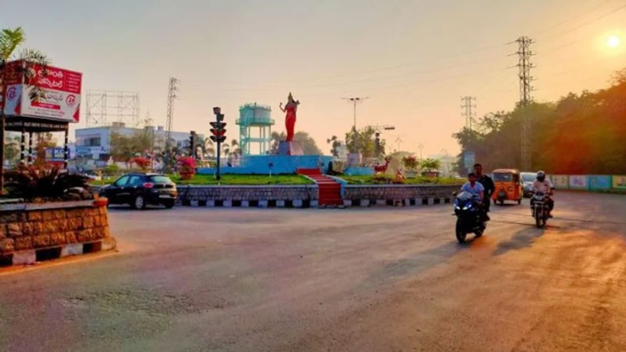 സംസ്ഥാന ഗാനം മാത്രമല്ല, എല്ലാം തൂക്കി, ഇനി പുതിയത്, കൂട്ടത്തിൽ ഔദ്യോഗിക ചിഹ്നവും പ്രതിമയും! മാറ്റം തെലങ്കാനയിൽ സംസ്ഥാന ഗാനം മാത്രമല്ല, എല്ലാം തൂക്കി, ഇനി പുതിയത്, കൂട്ടത്തിൽ ഔദ്യോഗിക ചിഹ്നവും പ്രതിമയും! മാറ്റം തെലങ്കാനയിൽ