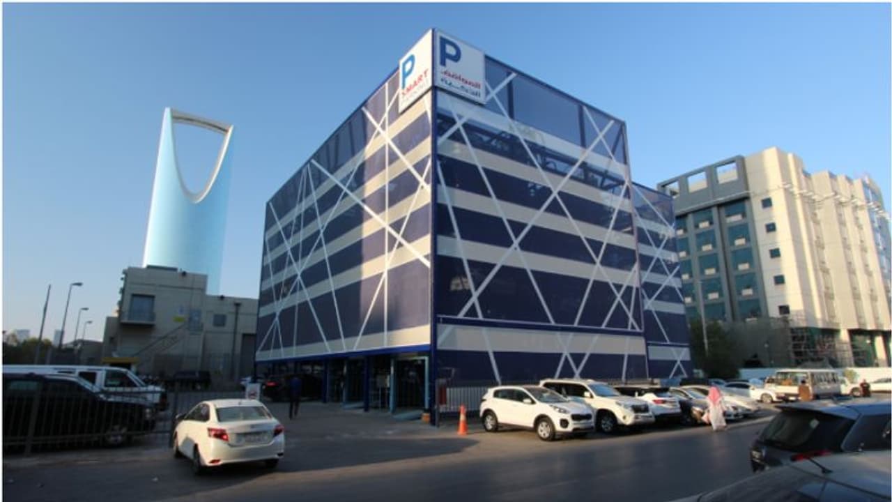 റിയാദിൽ സ്മാർട്ട് പാർക്കിങ് നടപടികൾ പുരോഗമിക്കുന്നു; ആദ്യഘട്ടത്തിൽ നഗരത്തിൽ 12 ഇടങ്ങളിൽ റിയാദിൽ സ്മാർട്ട് പാർക്കിങ് നടപടികൾ പുരോഗമിക്കുന്നു; ആദ്യഘട്ടത്തിൽ നഗരത്തിൽ 12 ഇടങ്ങളിൽ