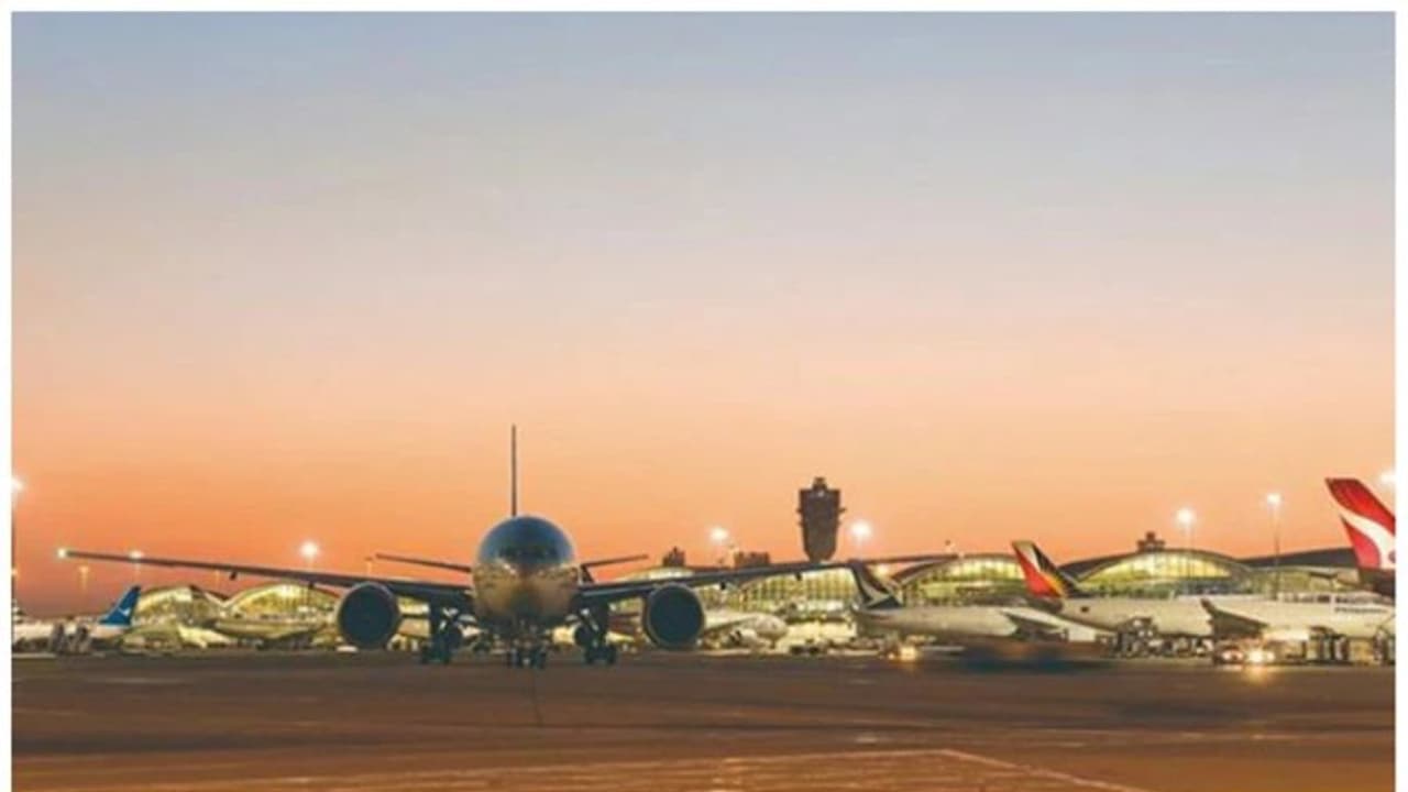 എയര്പോർട്ടിൽ ട്രക്കിൽ നിന്ന് തെറിച്ചുവീണ യുവാവ് വിമാനം ഇടിച്ചുമരിച്ചു; ഡ്രൈവര്ക്കെതിരെ കേസ് എയര്പോർട്ടിൽ ട്രക്കിൽ നിന്ന് തെറിച്ചുവീണ യുവാവ് വിമാനം ഇടിച്ചുമരിച്ചു; ഡ്രൈവര്ക്കെതിരെ കേസ്