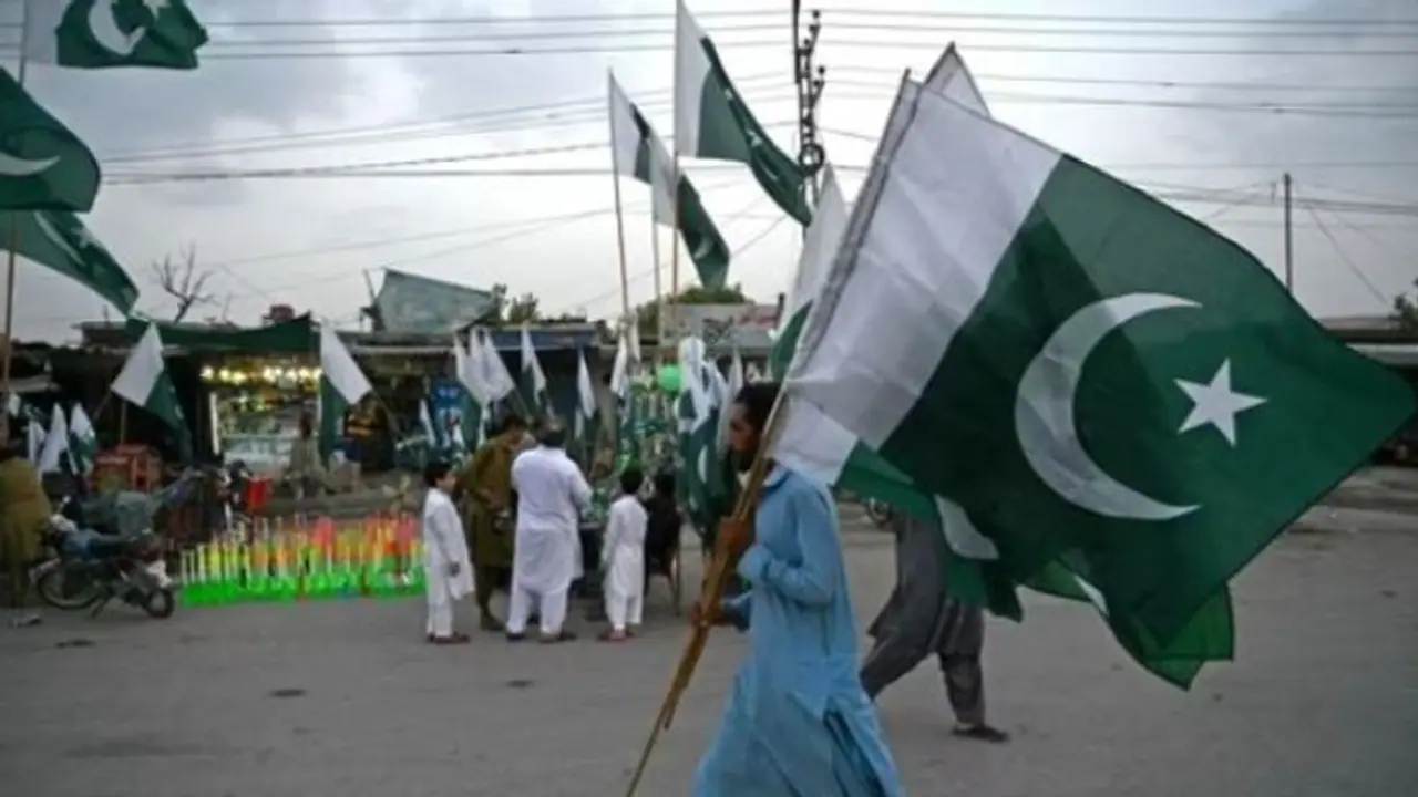 In a political rarity Hindu woman, Influencers rise as unconventional candidates in Pakistan elections