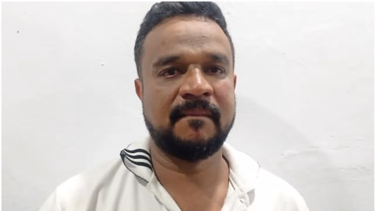 കെഎസ്ആർടിസി സ്വിഫ്റ്റിൽ പെൺകുട്ടിക്ക് നേരെ ലൈംഗിക അതിക്രമം; യുവാവ് അറസ്റ്റിൽ കെഎസ്ആർടിസി സ്വിഫ്റ്റിൽ പെൺകുട്ടിക്ക് നേരെ ലൈംഗിക അതിക്രമം; യുവാവ് അറസ്റ്റിൽ