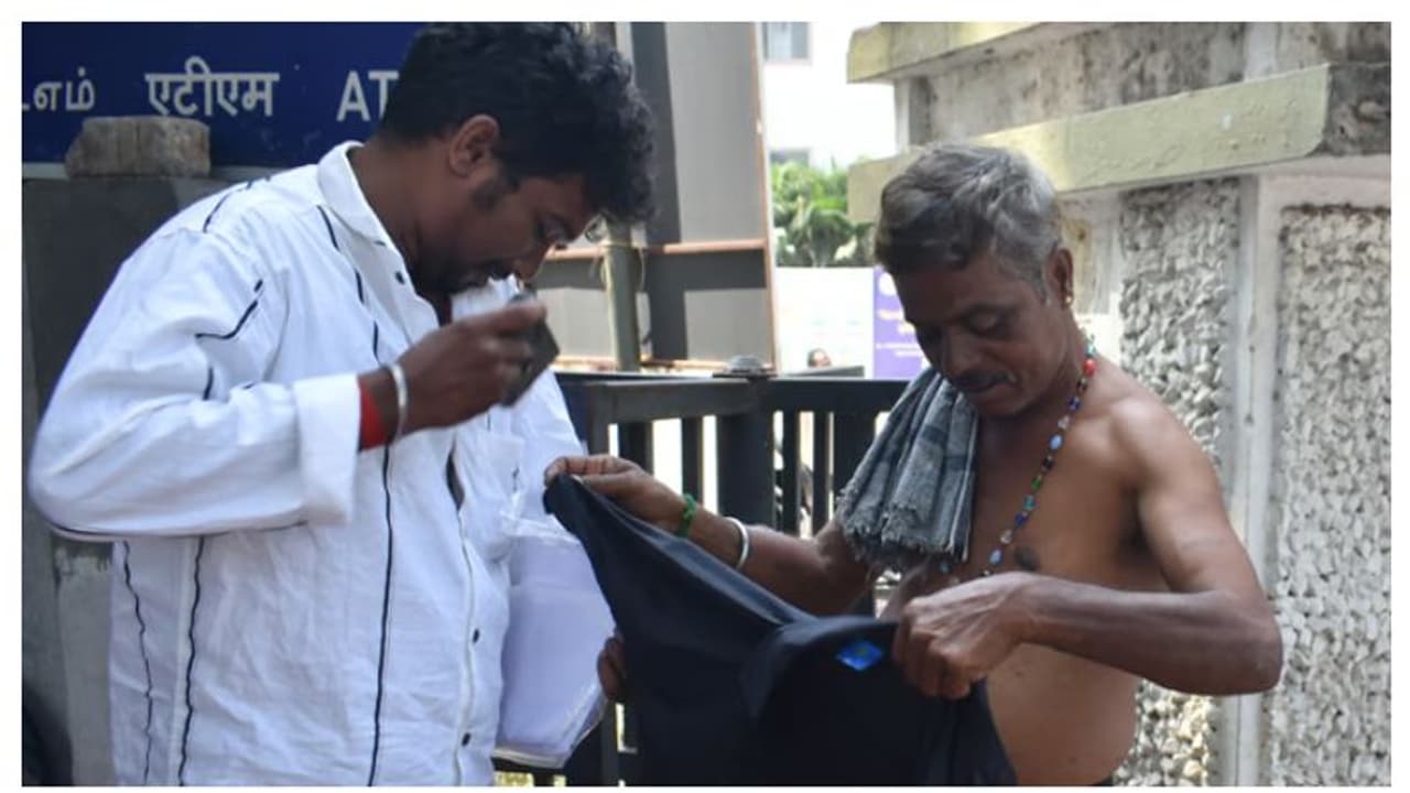 പരാതി പറയാൻ കലക്ടറേറ്റിലെത്തി, ധരിച്ചത് കറുത്ത ഷർട്ട്, യുവാവിനെ പ്രവേശിപ്പിക്കാതെ പൊലീസ്, ഒടുവിൽ ഷർട്ട് മാറ്റി