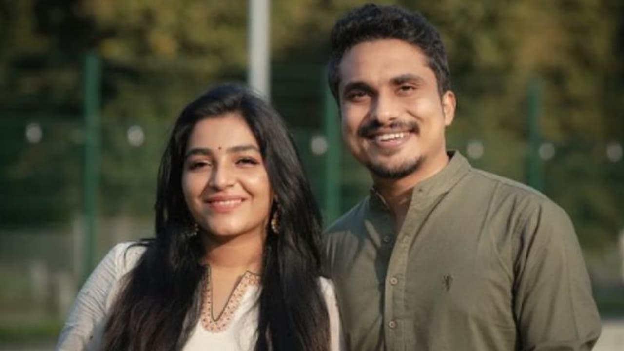 'നമ്മൾ ഒന്നിച്ചുള്ള 1461 ദിവസങ്ങൾ', രജിഷ വിജയൻ പ്രണയത്തിൽ, ടോബിന്റെ പോസ്റ്റിന് പിന്നിൽ എന്ത് ? 'നമ്മൾ ഒന്നിച്ചുള്ള 1461 ദിവസങ്ങൾ', രജിഷ വിജയൻ പ്രണയത്തിൽ, ടോബിന്റെ പോസ്റ്റിന് പിന്നിൽ എന്ത് ?