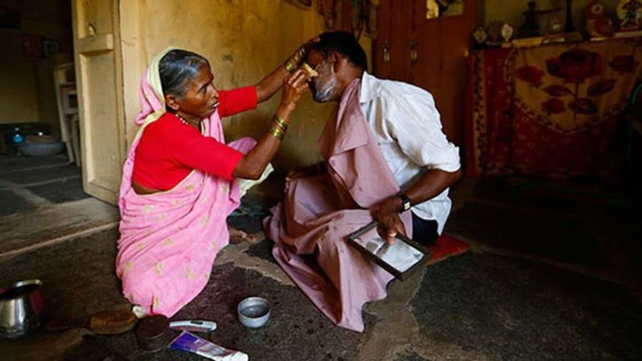 Meet Shantabai, who challenged the male dominated business by becoming India’s first female barber Meet Shantabai, who challenged the male dominated business by becoming India’s first female barber