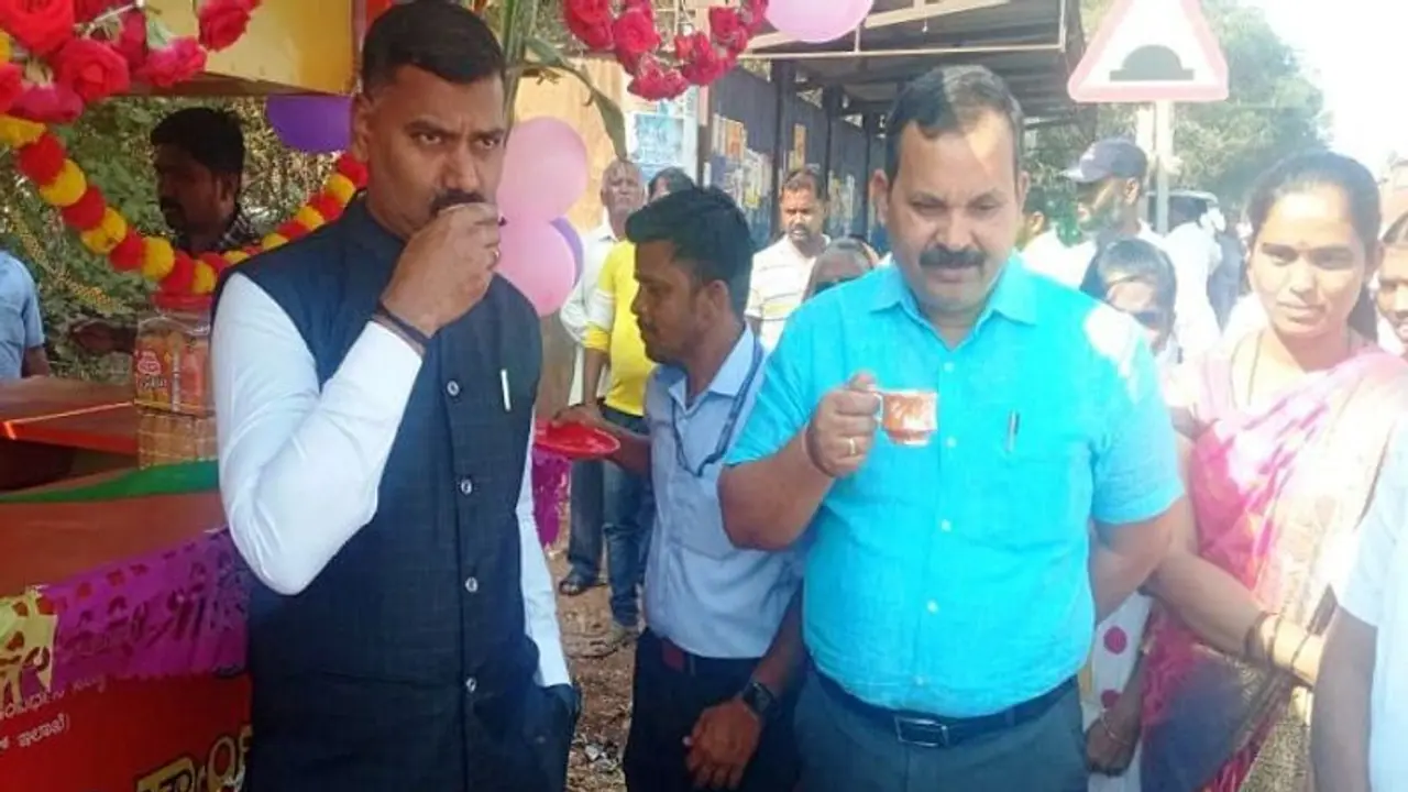 ಬಾಗಲಕೋಟೆ: ಸಂಜೀವಿನಿ ಕ್ಯಾಂಟೀನ್ ಉದ್ಘಾಟಿಸಿ ತಾವೇ ಹಣ ನೀಡಿ ಚಹಾ ಸವಿದ ಜಿ.ಪಂ ಸಿಇಒ..!