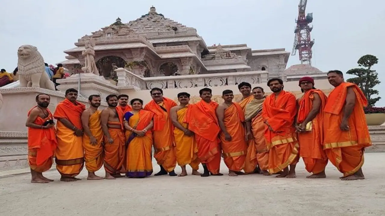 ಅಯೋಧ್ಯೆಯಲ್ಲಿ ಮಂಗಳೂರಿನ ವಿದ್ವಾನ್ ನಾಗೇಂದ್ರ ಭಾರದ್ವಾಜ್ ತಂಡ ಅಯೋಧ್ಯೆಯಲ್ಲಿ ಮಂಗಳೂರಿನ ವಿದ್ವಾನ್ ನಾಗೇಂದ್ರ ಭಾರದ್ವಾಜ್ ತಂಡ