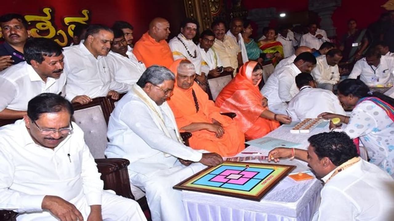 ಬಸವಣ್ಣ, ಸಾಂಸ್ಕೃತಿಕ ನಾಯಕನೆಂದು ಬರೆಸುವಂತೆ ಸುತ್ತೋಲೆ: ಸಿಎಂ ಸಿದ್ದರಾಮಯ್ಯ ಬಸವಣ್ಣ, ಸಾಂಸ್ಕೃತಿಕ ನಾಯಕನೆಂದು ಬರೆಸುವಂತೆ ಸುತ್ತೋಲೆ: ಸಿಎಂ ಸಿದ್ದರಾಮಯ್ಯ