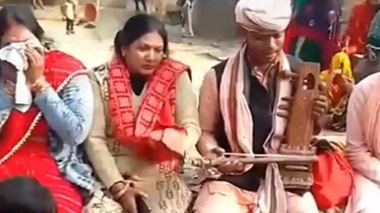 காணாமல் போய் 22 வருஷம் ஆகிருச்சு... சாமியாராக மாறி தாயிடம் பிச்சை கேட்டு வந்த மகன்!