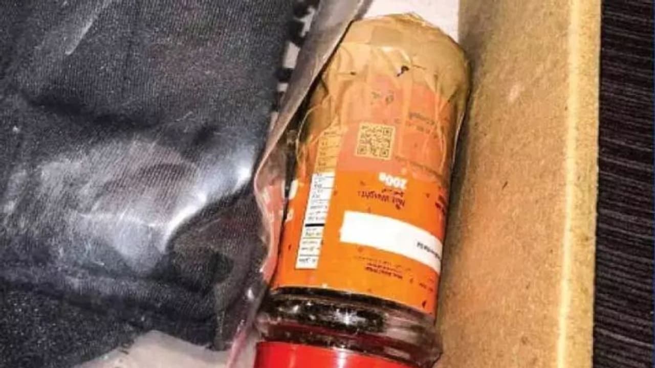 ഇറച്ചിയെന്ന് പറഞ്ഞ് ഗൾഫിലേക്ക് മടങ്ങുന്ന പ്രവാസിക്ക് നൽകിയത് കഞ്ചാവ്, സംഭവത്തിൽ 23കാരൻ കൂടി പിടിയിൽ ഇറച്ചിയെന്ന് പറഞ്ഞ് ഗൾഫിലേക്ക് മടങ്ങുന്ന പ്രവാസിക്ക് നൽകിയത് കഞ്ചാവ്, സംഭവത്തിൽ 23കാരൻ കൂടി പിടിയിൽ