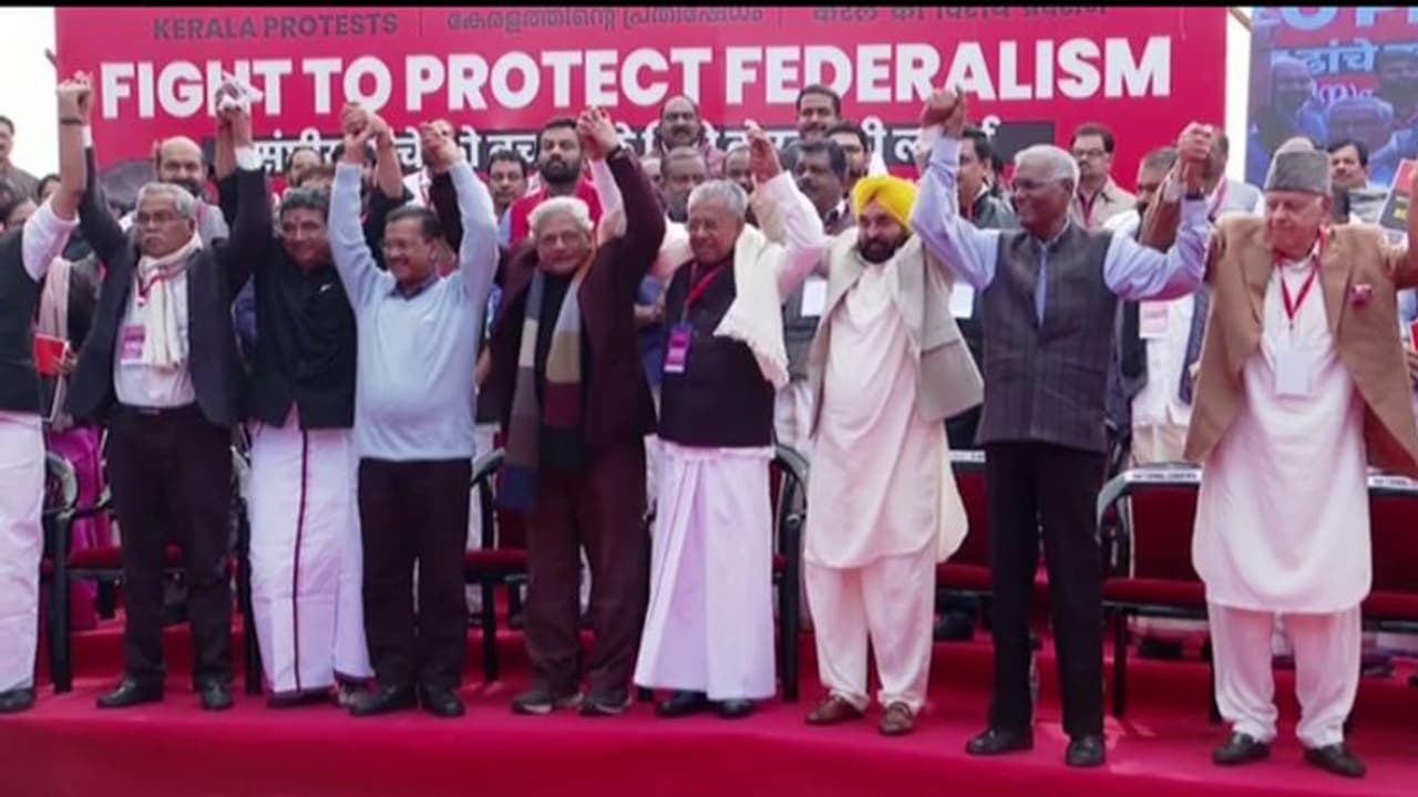 രാജ്യ തലസ്ഥാനത്ത് സമരജ്വാല! കേരളത്തിനുള്ള പിന്തുണ തുടരുമെന്ന് പ്രഖ്യാപനം, സമരം വൻ വിജയമെന്ന് നേതാക്കള്‍