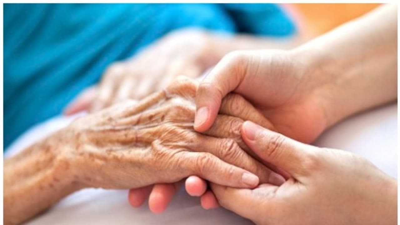 ശമ്പളം 25,000, സർക്കാർ കെയർ ഹോമിലും വയോജന കേന്ദത്തിലും സോഷ്യൽ വർക്കർമാരെ വേണം; നിയമനം ഉടൻ, ചെയ്യേണ്ടത് ഇങ്ങനെ