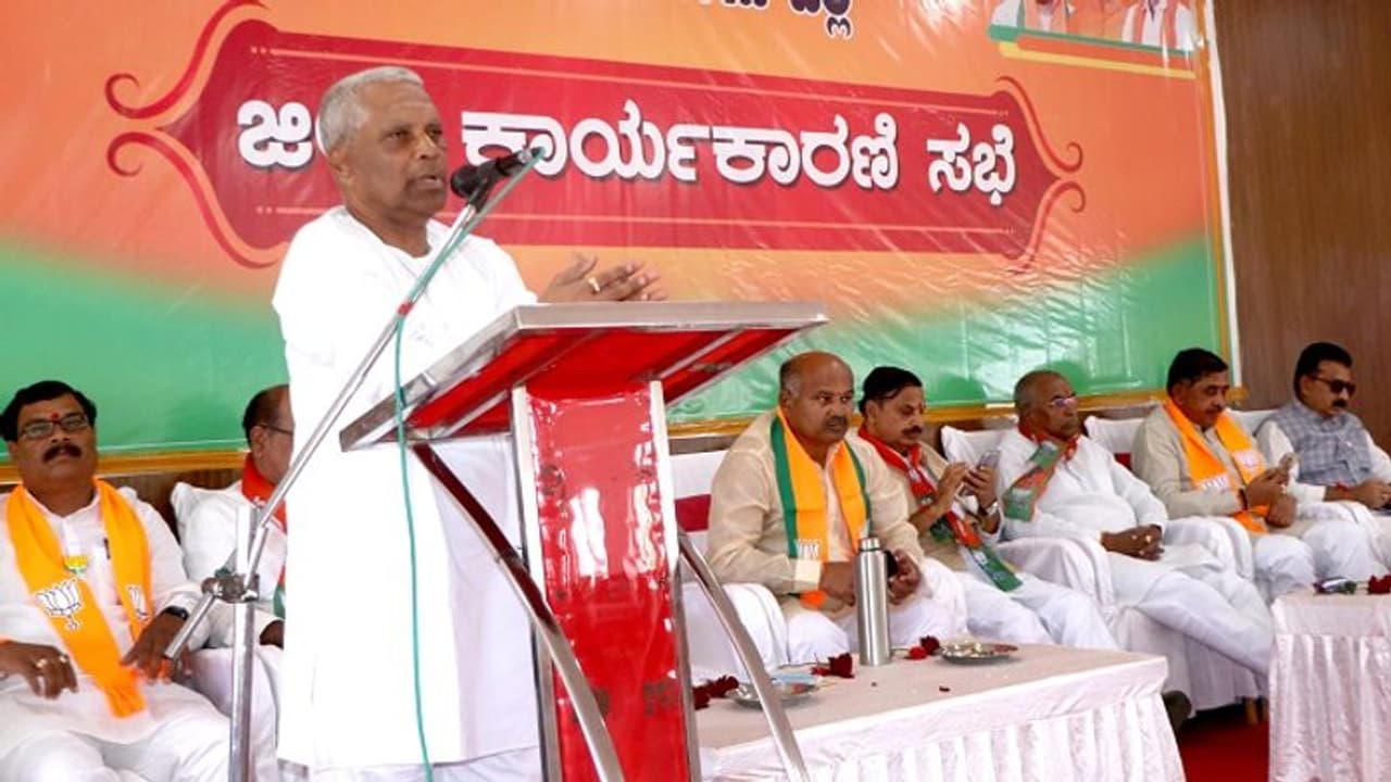 ಬಾಗಲಕೋಟೆ: 2 ಲಕ್ಷ ಮತಗಳ ಅಂತರದಿಂದ ಬಿಜೆಪಿ ಅಭ್ಯರ್ಥಿ ಗೆಲವು, ಚರಂತಿಮಠ ಬಾಗಲಕೋಟೆ: 2 ಲಕ್ಷ ಮತಗಳ ಅಂತರದಿಂದ ಬಿಜೆಪಿ ಅಭ್ಯರ್ಥಿ ಗೆಲವು, ಚರಂತಿಮಠ