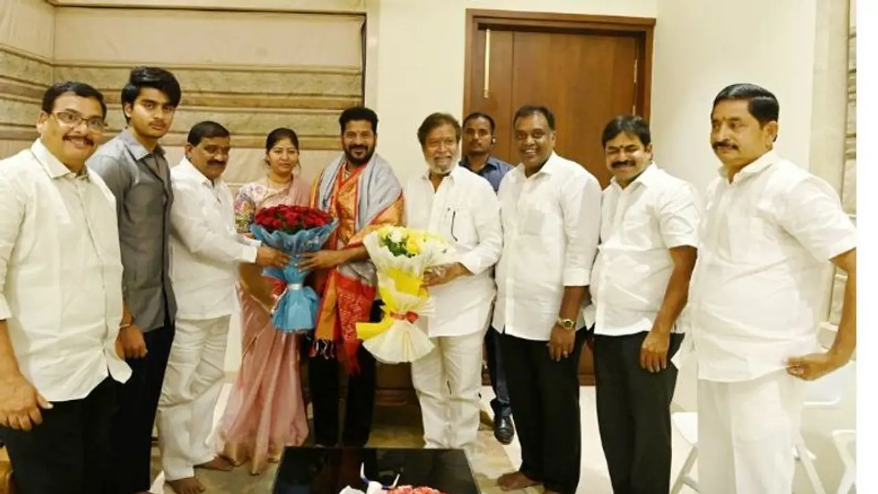 పట్నం దంపతులు రేవంత్ తో భేటీ: రంగారెడ్డి రాజకీయాలను మలుపు తిప్పనున్నాయా? పట్నం దంపతులు రేవంత్ తో భేటీ: రంగారెడ్డి రాజకీయాలను మలుపు తిప్పనున్నాయా?