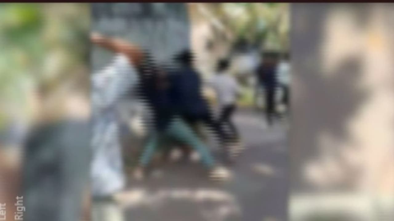 ക്ലാസിലുണ്ടായ തർക്കം, പത്താം ക്ലാസുകാരനെ പരസ്യവിചാരണ ചെയ്ത് മർദിച്ച് സഹപാഠികൾ, സംഭവം തലസ്ഥാനത്ത് ക്ലാസിലുണ്ടായ തർക്കം, പത്താം ക്ലാസുകാരനെ പരസ്യവിചാരണ ചെയ്ത് മർദിച്ച് സഹപാഠികൾ, സംഭവം തലസ്ഥാനത്ത്