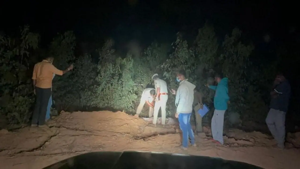 Bengaluru: Missing Class 9 girl found murdered in Hoskote; Accused attempts suicide, rescued Bengaluru: Missing Class 9 girl found murdered in Hoskote; Accused attempts suicide, rescued