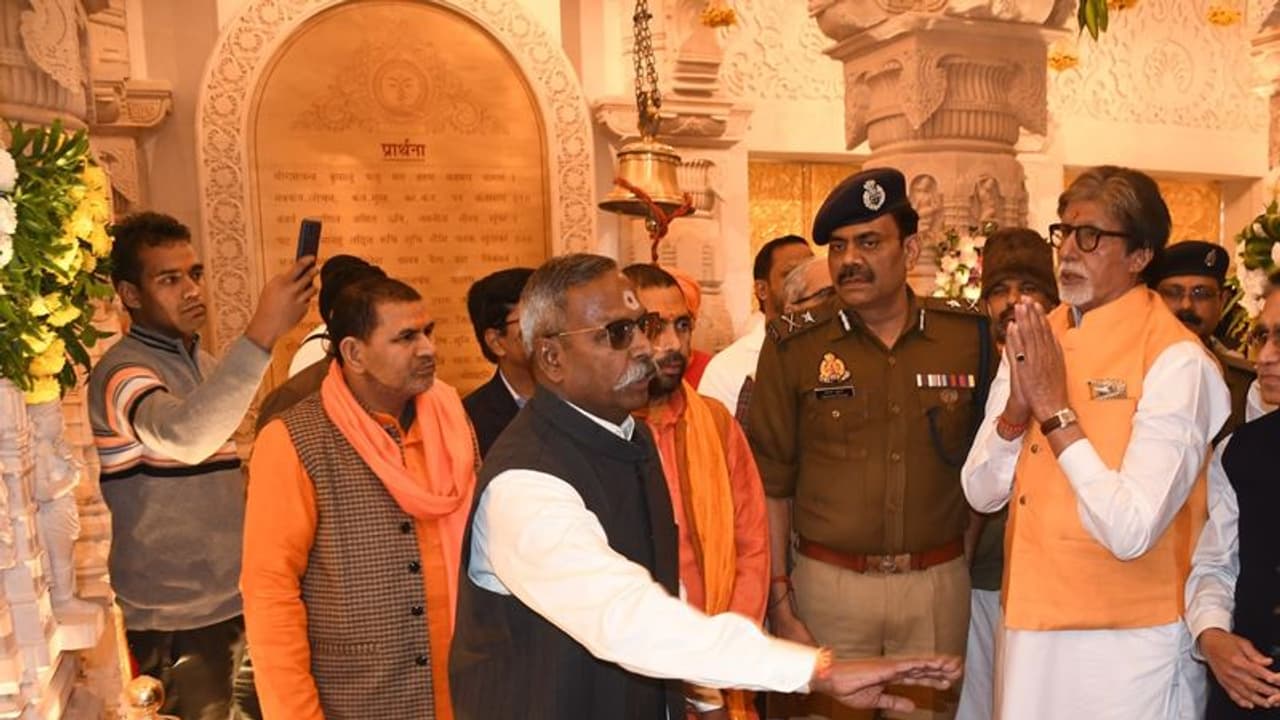 BREAKING: Superstar Amitabh Bachchan offers prayers at Ram Temple in Ayodhya (WATCH) BREAKING: Superstar Amitabh Bachchan offers prayers at Ram Temple in Ayodhya (WATCH)