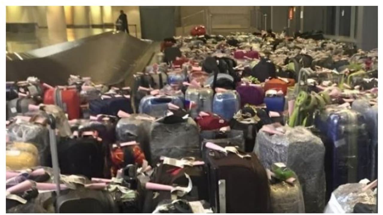 'വെയര്‍ഹൗസ് കാലിയാക്കൽ, മറന്നുവച്ച ബാഗേജുകൾ തുച്ഛ വിലയിൽ', ഇത് വൻ അവസരമെന്ന് കരുതിയോ? മുട്ടൻ പണിയാണ്