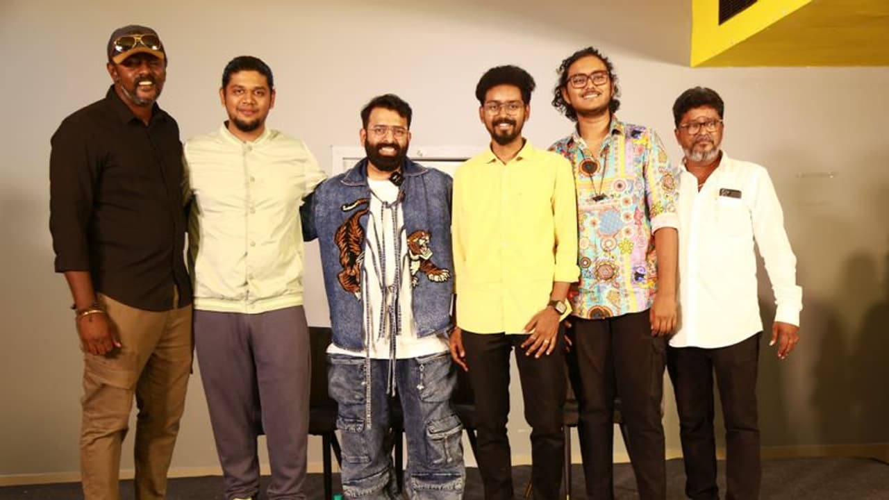 எங்கள் நோக்கம் லாபம் இல்லை! இலவச மெட்ரோ வசதியுடன்.. சந்தோஷ் நாராயணன் நடத்தும் ‘நீயே ஒளி' இசை நிகழ்ச்சி! எங்கள் நோக்கம் லாபம் இல்லை! இலவச மெட்ரோ வசதியுடன்.. சந்தோஷ் நாராயணன் நடத்தும் ‘நீயே ஒளி' இசை நிகழ்ச்சி!