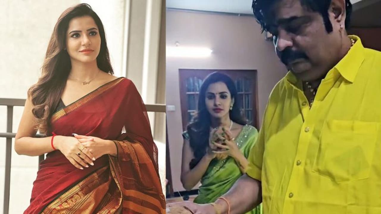 వివాదాస్పద వేణు స్వామితో అషురెడ్డి పూజలు... మెడలో దండ వేయించుకుని, కాళ్ళు మొక్కి! వివాదాస్పద వేణు స్వామితో అషురెడ్డి పూజలు... మెడలో దండ వేయించుకుని, కాళ్ళు మొక్కి!