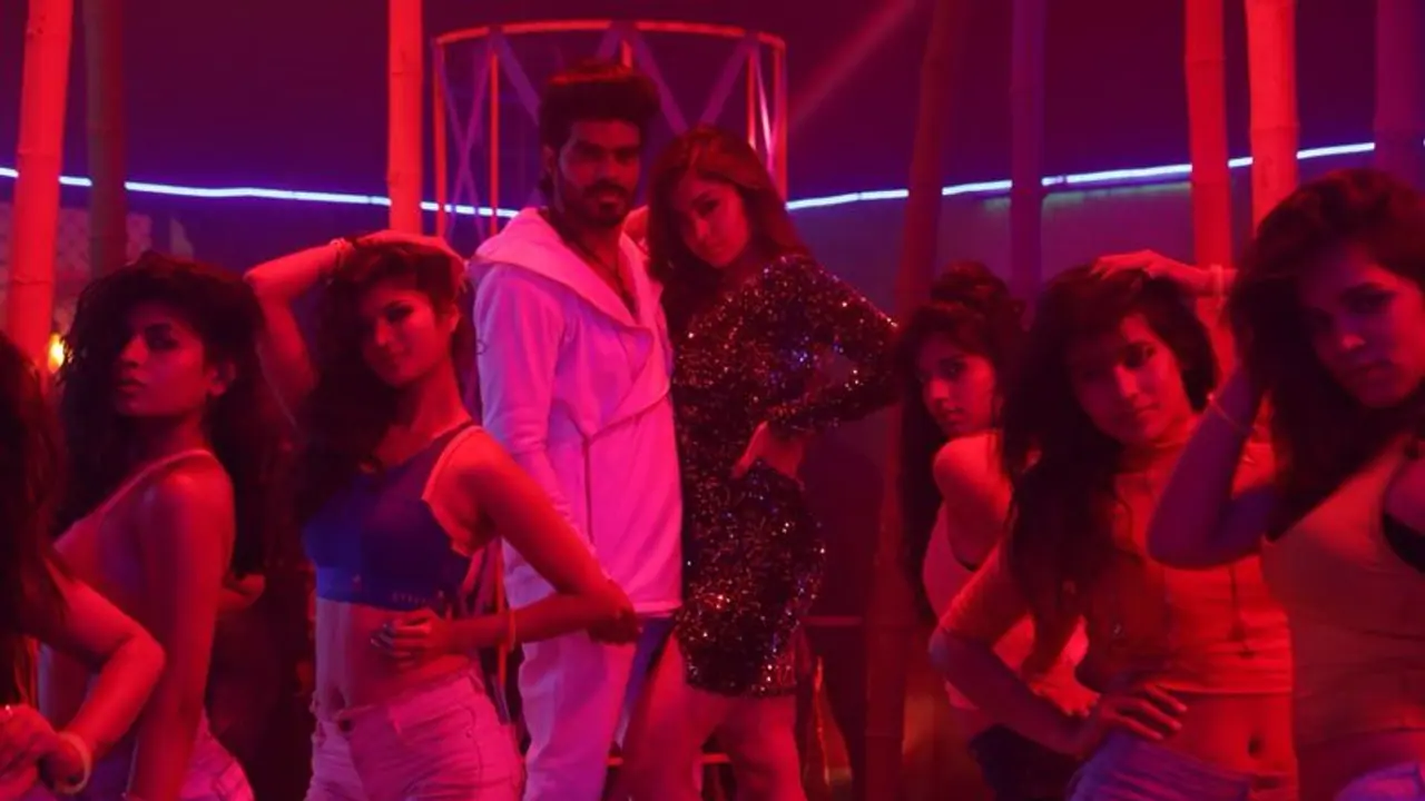 ಕಿಕ್ಕೇರಿಸೋ ಶೈಲಿಯ 'ಕೈಲಾಸ' ಟ್ರಾನ್ಸ್ ಸಾಂಗ್; ಹೊಸ ಶೈಲಿಗೆ ಪ್ರೇಕ್ಷಕರು ಫಿದಾ ಆಗೋದು ಗ್ಯಾರಂಟಿ ಗುರೂ! ಕಿಕ್ಕೇರಿಸೋ ಶೈಲಿಯ 'ಕೈಲಾಸ' ಟ್ರಾನ್ಸ್ ಸಾಂಗ್; ಹೊಸ ಶೈಲಿಗೆ ಪ್ರೇಕ್ಷಕರು ಫಿದಾ ಆಗೋದು ಗ್ಯಾರಂಟಿ ಗುರೂ!