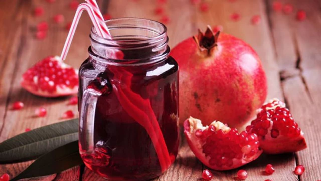 പതിവായി മാതള നാരങ്ങാ ജ്യൂസ് കുടിക്കൂ; അറിയാം ഈ പത്ത് ഗുണങ്ങള്... പതിവായി മാതള നാരങ്ങാ ജ്യൂസ് കുടിക്കൂ; അറിയാം ഈ പത്ത് ഗുണങ്ങള്...